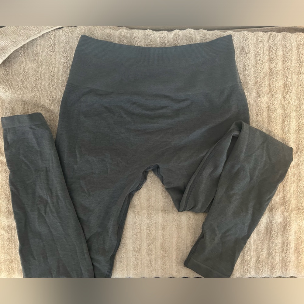 Alphalete Amplify Grey Leggings Size M